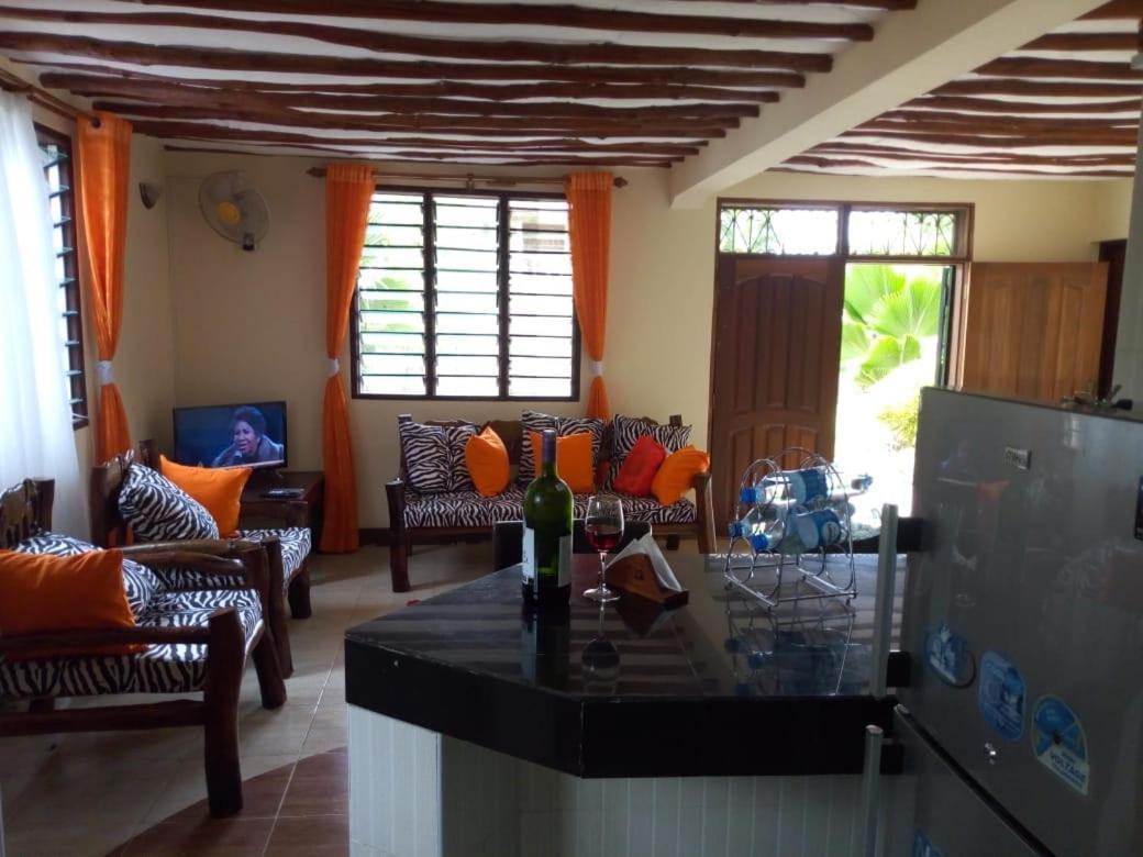 Sea Breeze Villas Kenya شاطئ دياني المظهر الخارجي الصورة